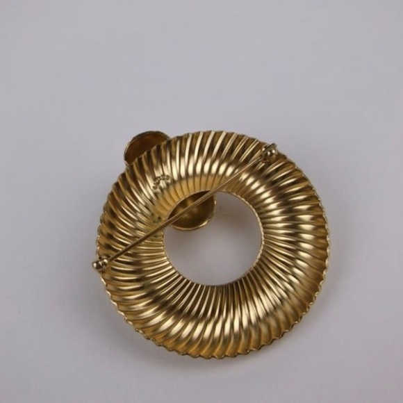 Vintage 1970s Napier Gold Tone Brooch - Picture 3 of 3